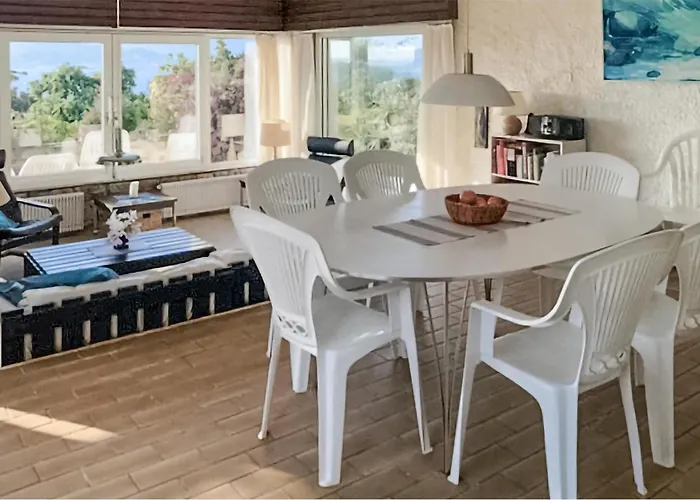 Dom wakacyjny Lovely In With Wifi