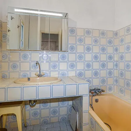 Casa vacanze Lovely In With Wifi